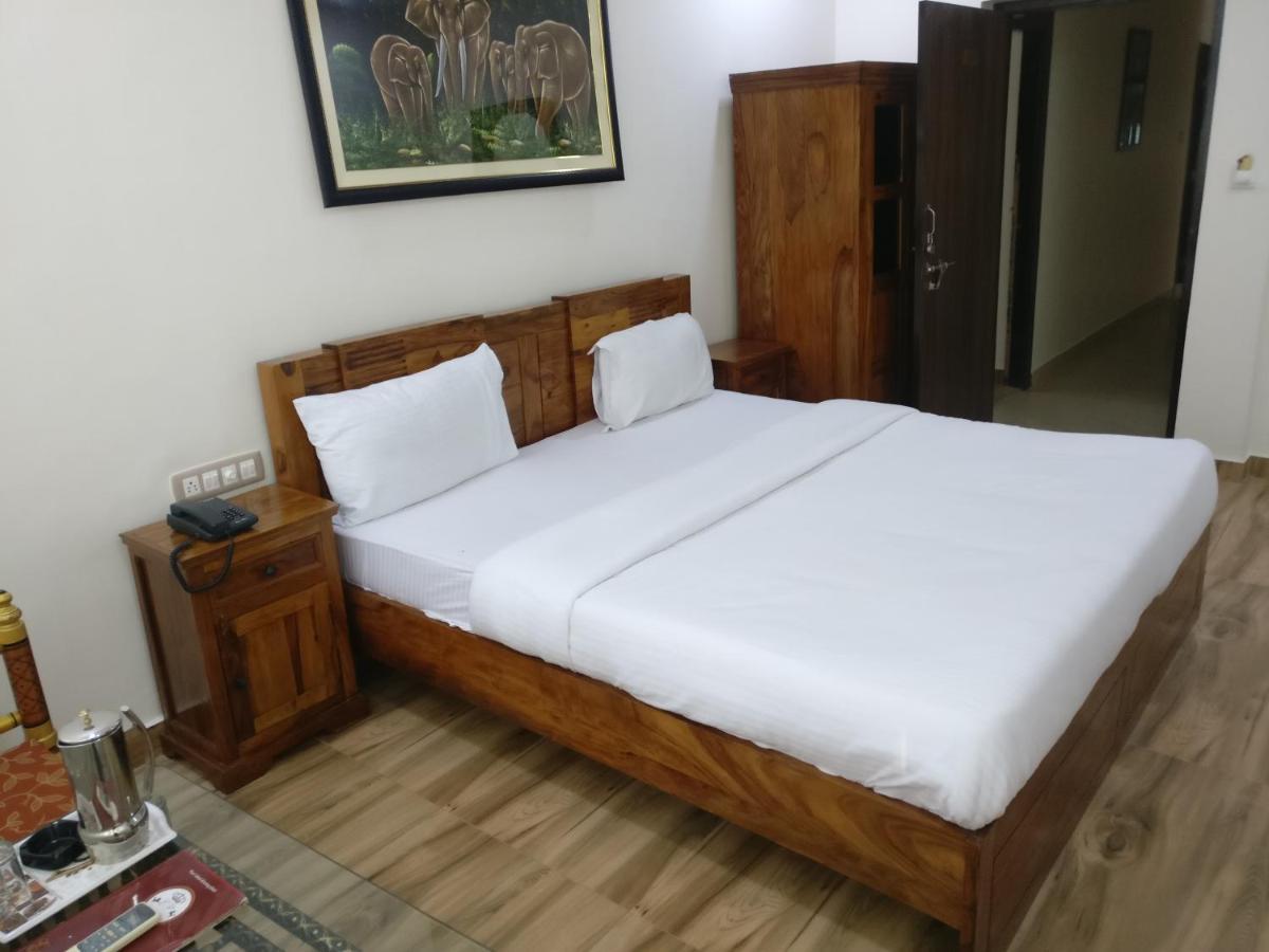 Empire Palace Hotel Udajpur Zewnętrze zdjęcie