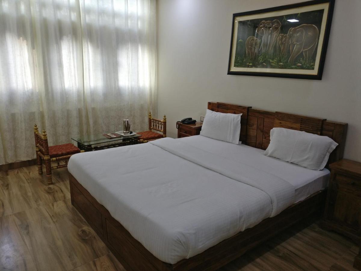Empire Palace Hotel Udajpur Zewnętrze zdjęcie