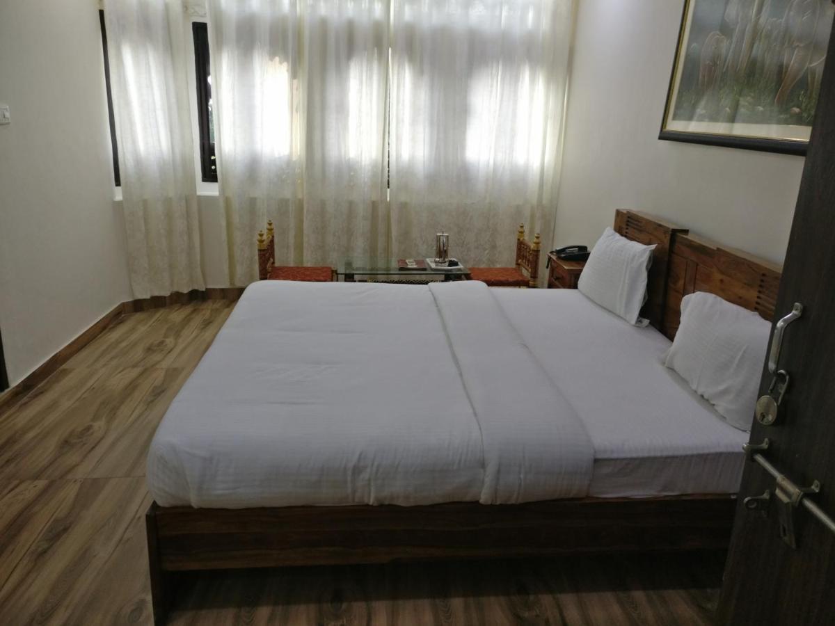 Empire Palace Hotel Udajpur Zewnętrze zdjęcie
