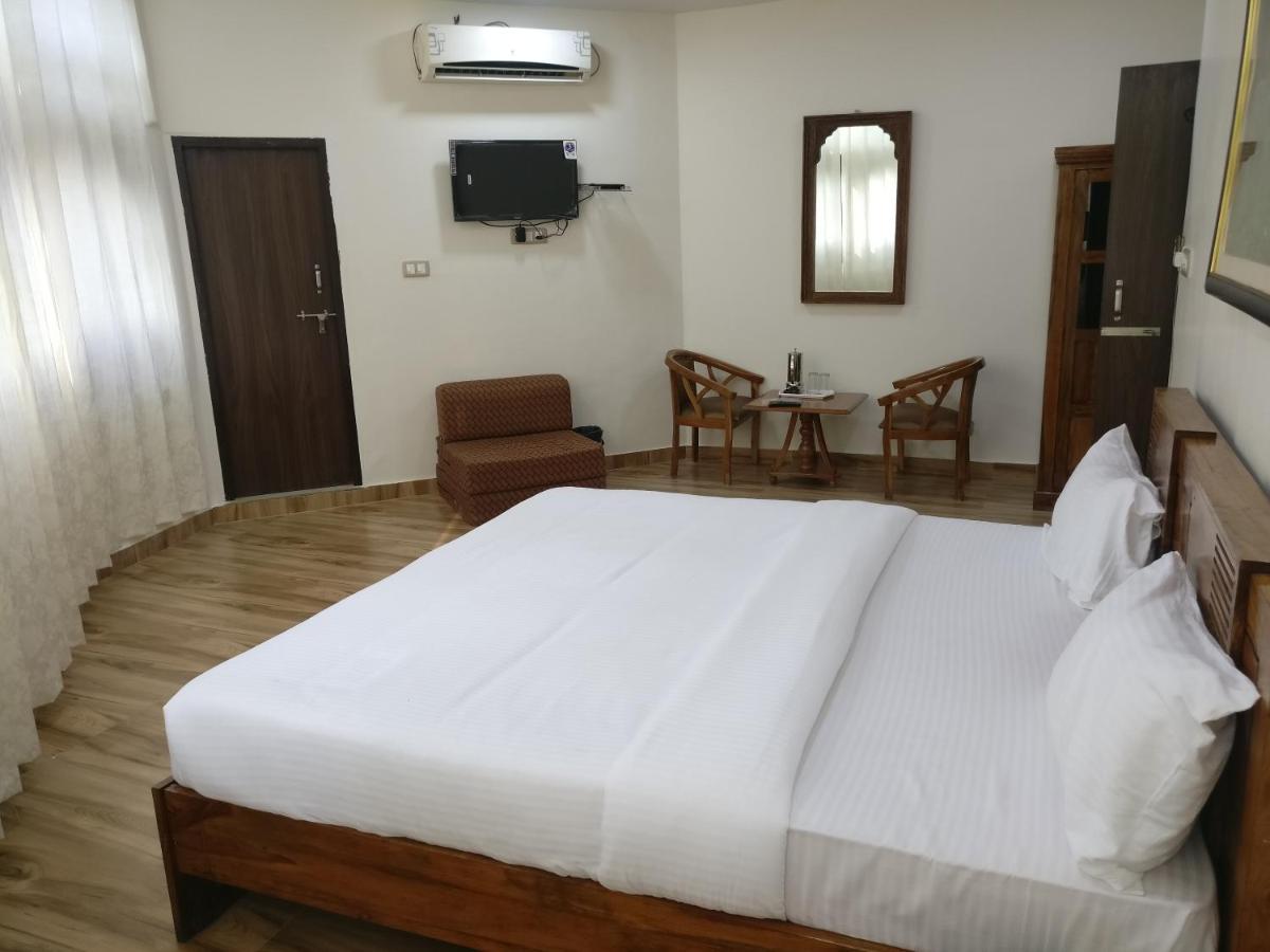 Empire Palace Hotel Udajpur Zewnętrze zdjęcie
