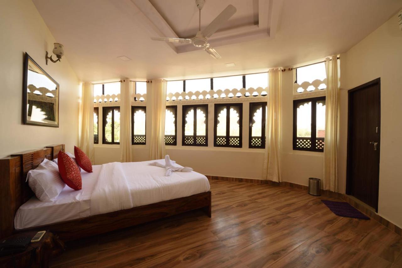 Empire Palace Hotel Udajpur Zewnętrze zdjęcie