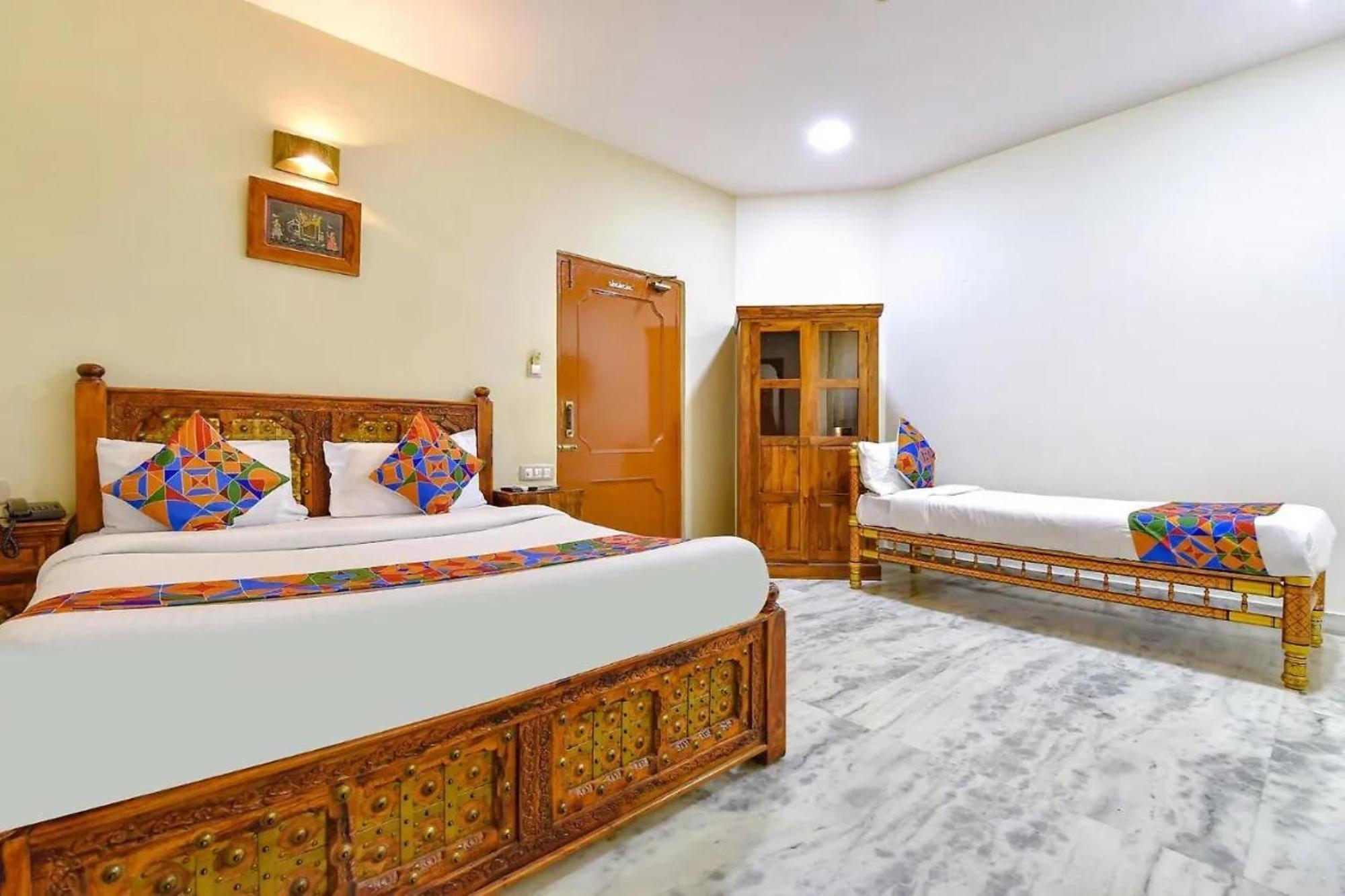 Empire Palace Hotel Udajpur Zewnętrze zdjęcie
