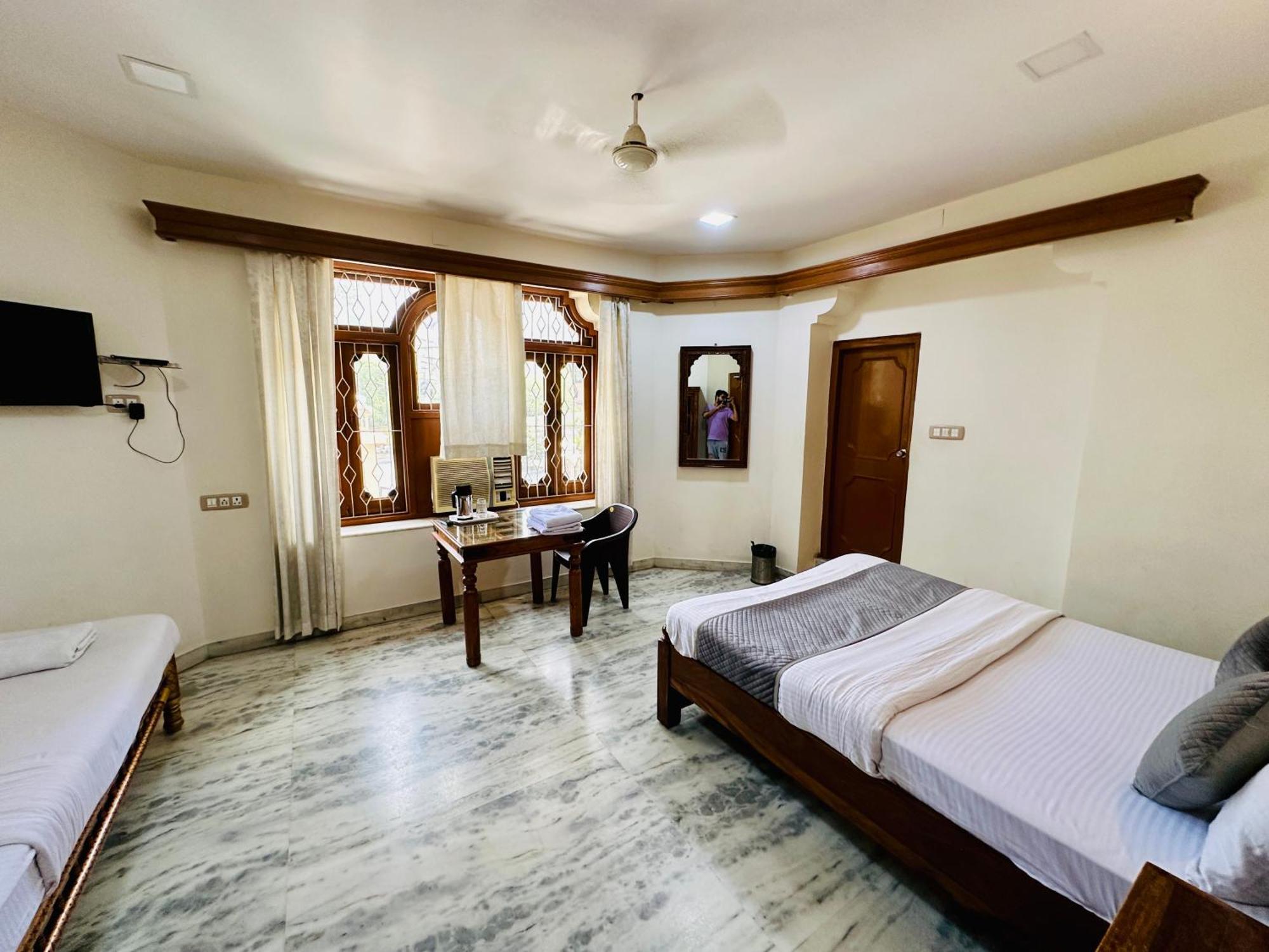 Empire Palace Hotel Udajpur Zewnętrze zdjęcie
