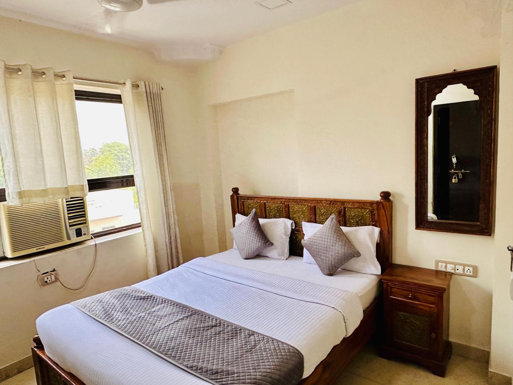 Empire Palace Hotel Udajpur Zewnętrze zdjęcie